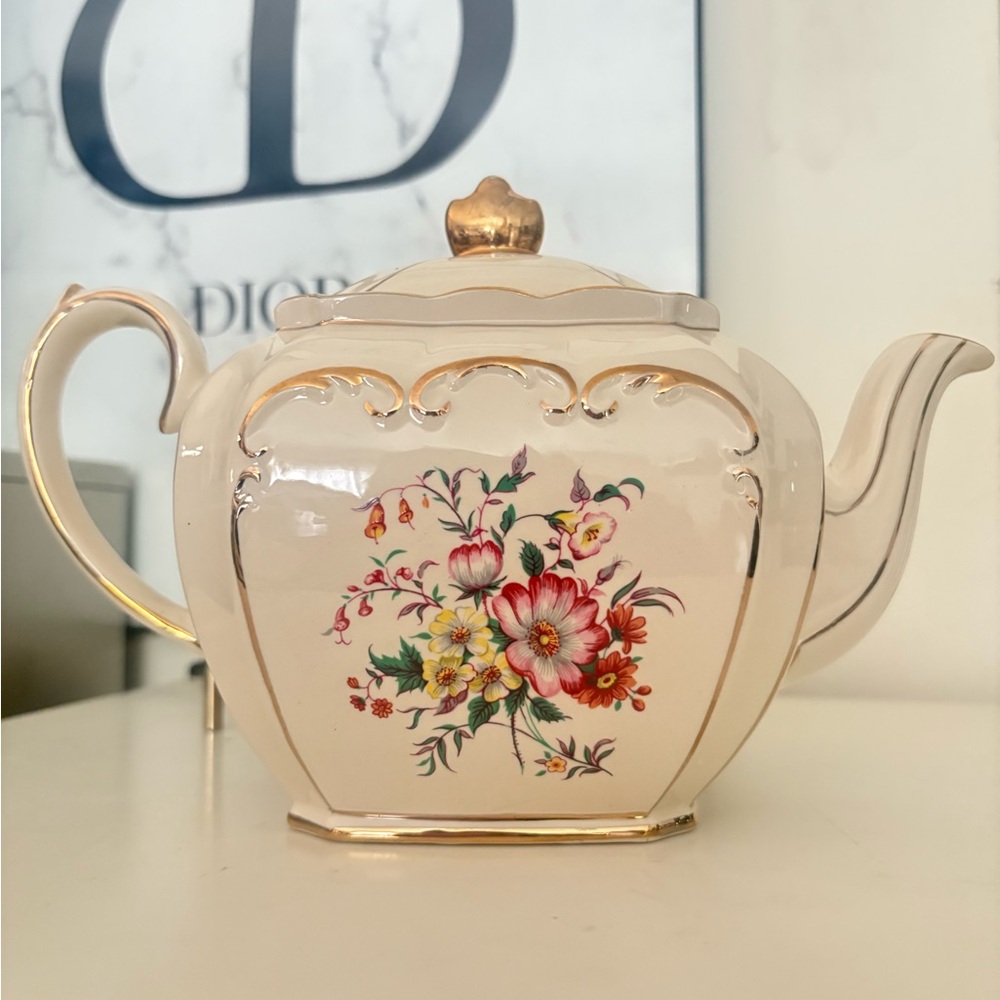 🏡Sadler England Floral Cream Porcelain Teapot with Gold Trim